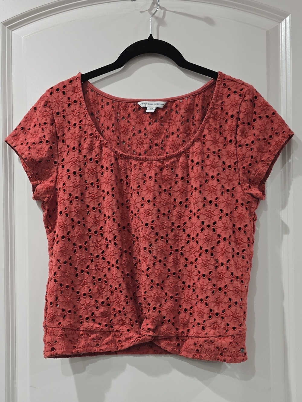 AMERICAN EAGLE OUTFITTERS Rust Eyelet Scoop Neck Short Sleeve Cropped Tee, Large